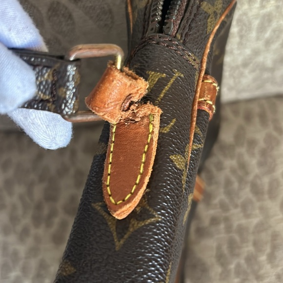 Louis Vuitton Monogram Canvas Crossbody needs repair - Picture 13 of 17